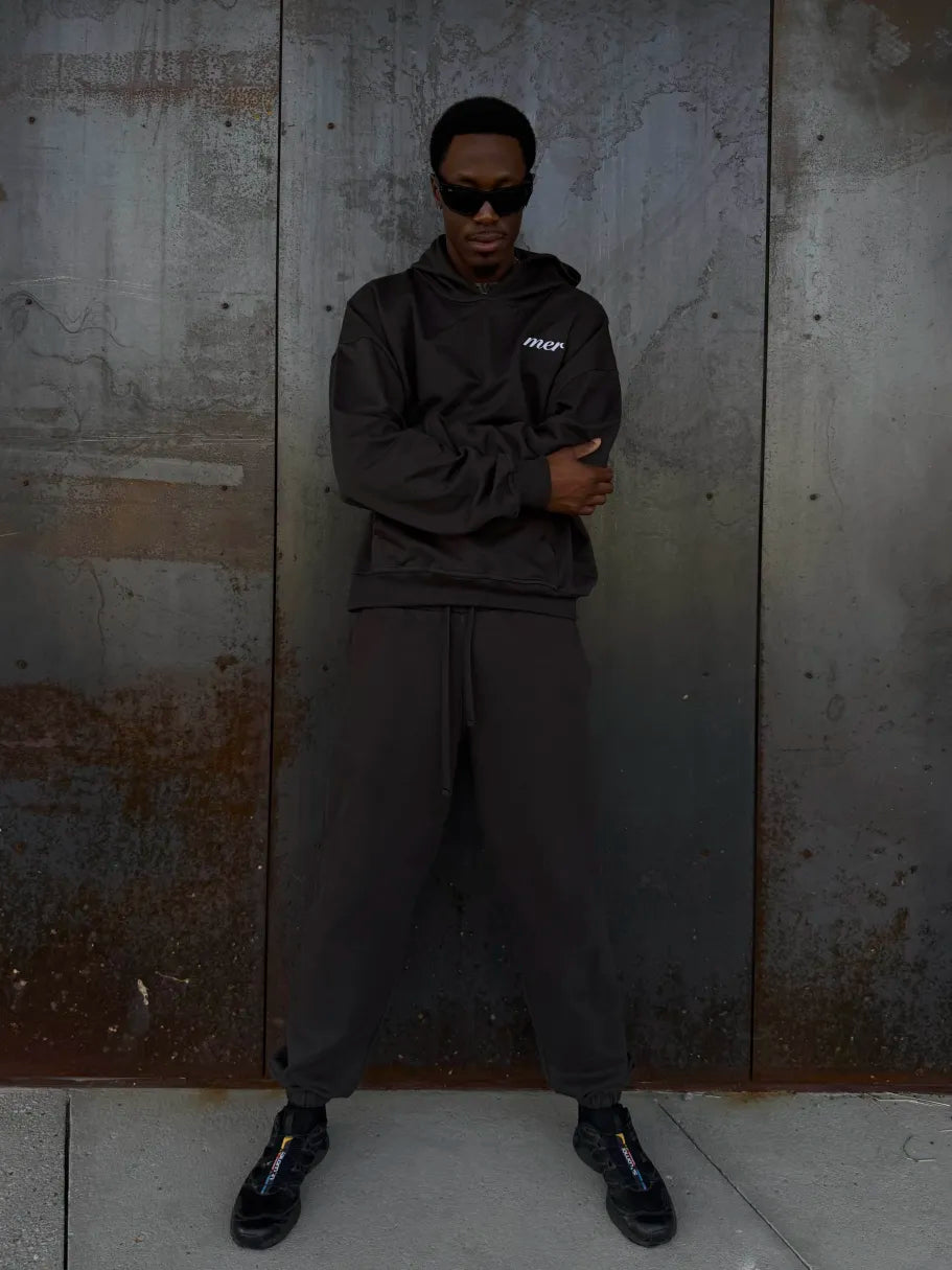 Male Model wearing size M